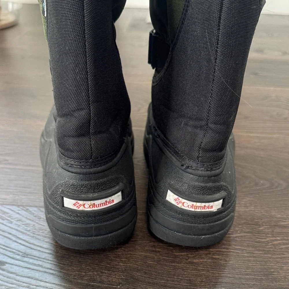 Columbia Black and Green Kids waterproof Snow Winter Boots size 4